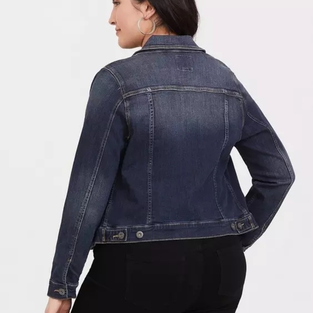💙 Torrid Size 2 Denim Jacket | Classic Blue Jean Jacket | Excellent Condition image 2